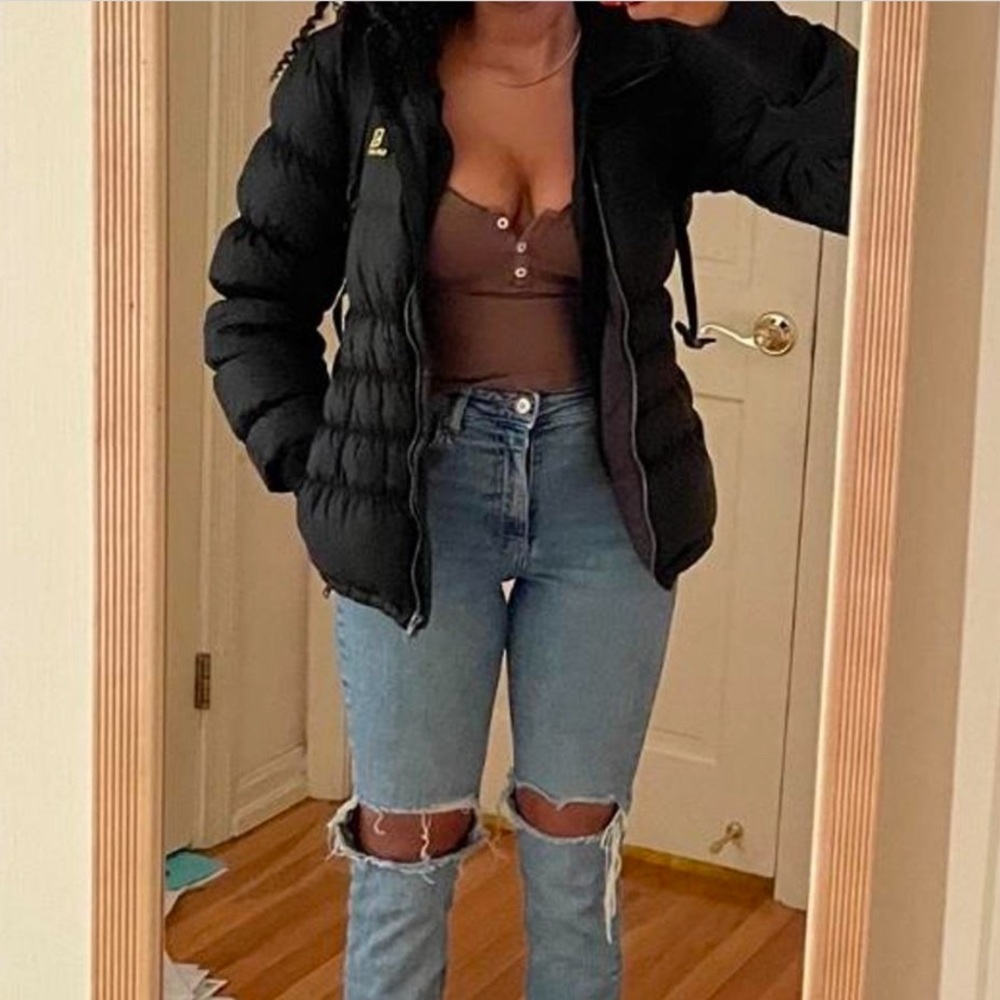 Sold - Picture 3 of 6